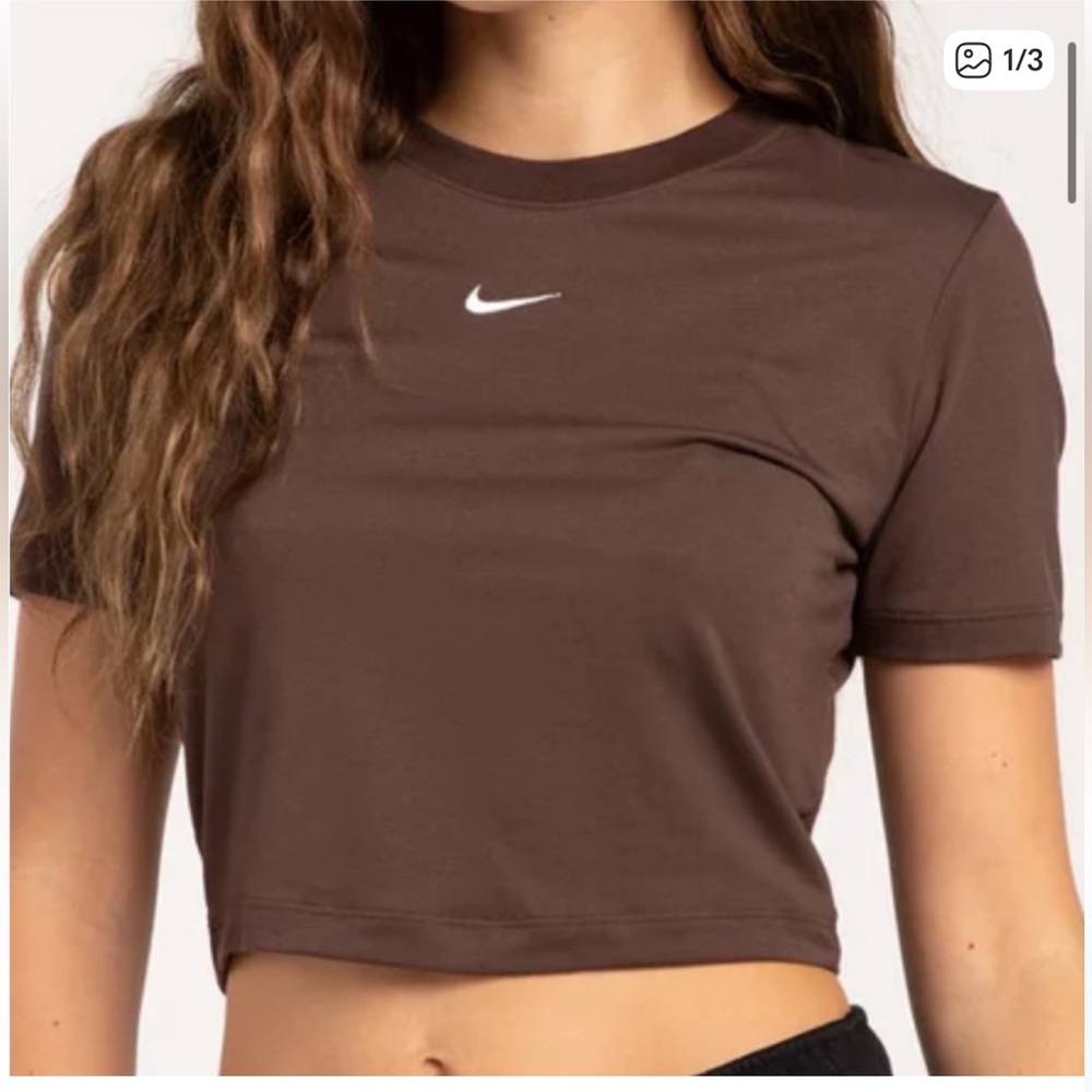 Nike Chill Knit Cropped T-shirt in Brown